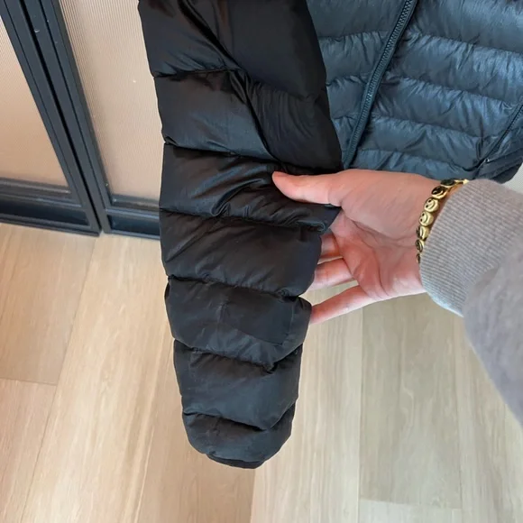 Patagonia Women's Black Insulated Hoody - Picture 7 of 11